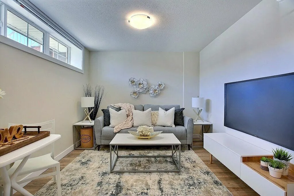 9779 229 St NW
