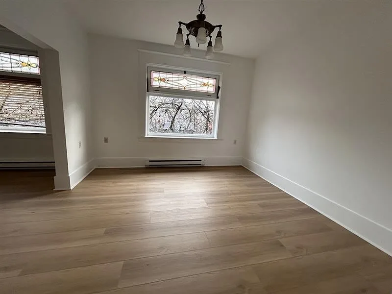 156 East 8th Avenue