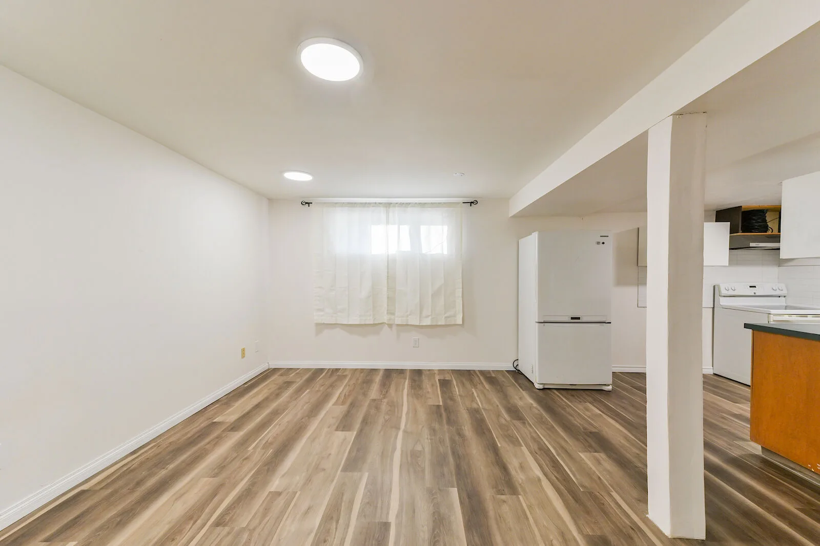 Beautifully Renovated 1 Bedroom Lower Unit in Pineridge
