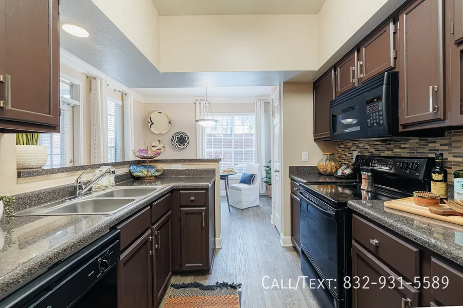 1098 Town Place Street, Houston, TX 77057, USA