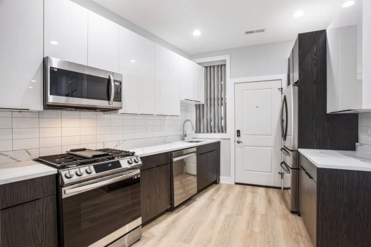 7642-48 N Eastlake Terrace