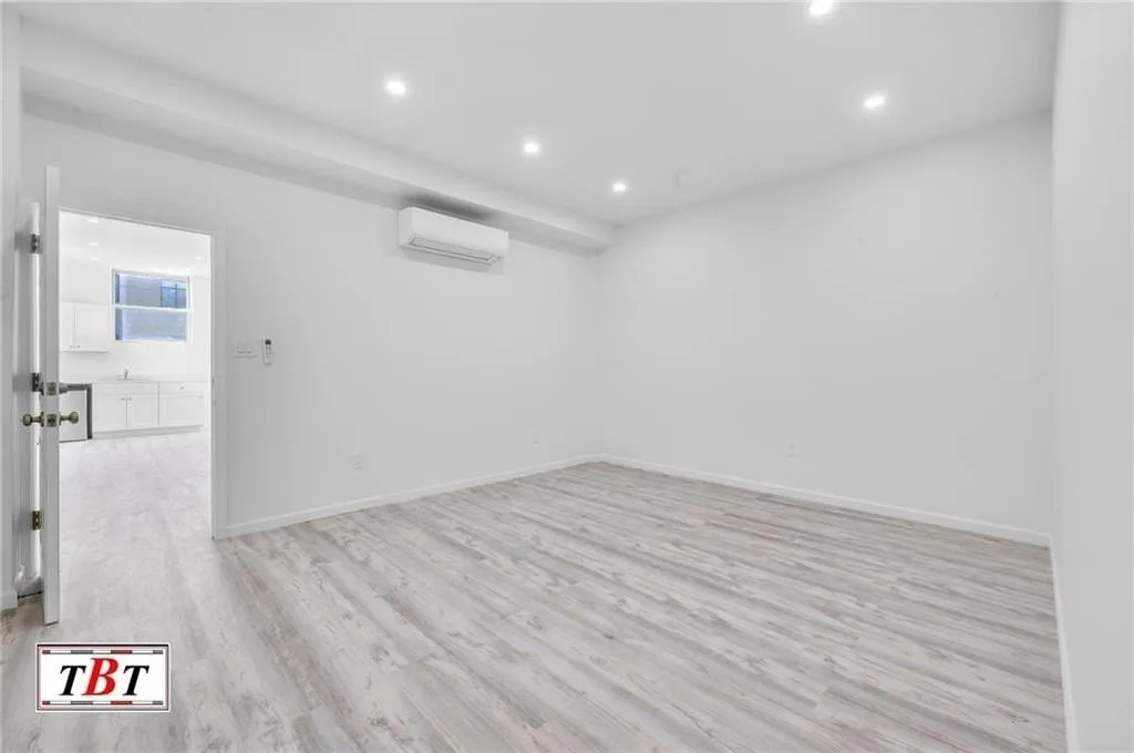 1009 E 35th St, Brooklyn, NY 11210, USA