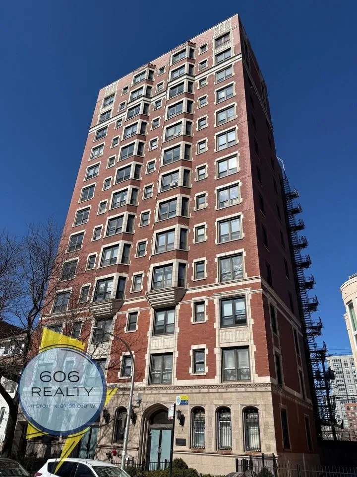 Welcome to 732 W. Bittersweet Pl.!!!