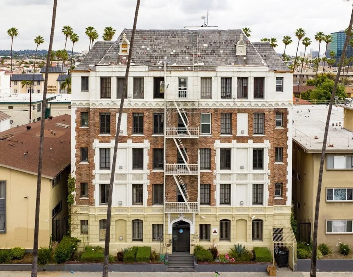 The Elmwood Apartments...Beautiful Apartments in the Heart of Koreatown!