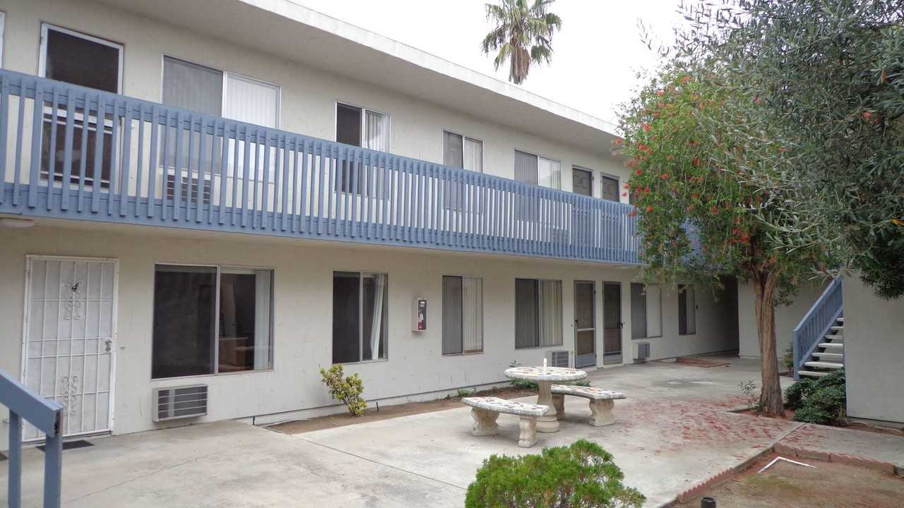 Menlo / Talmadge Villas
