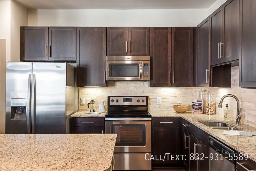 2598 Main Street, Houston, TX 77002, USA