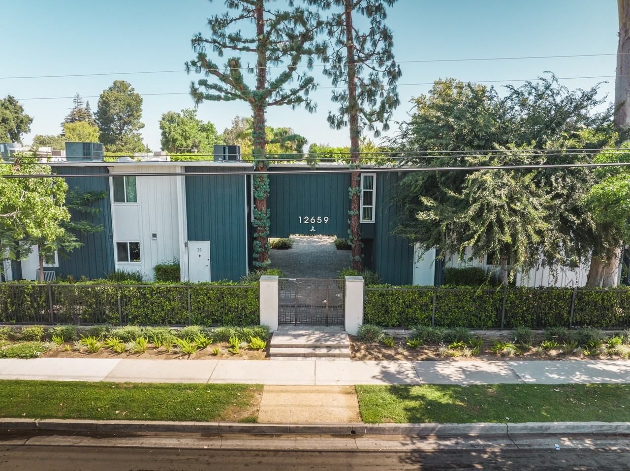 12659 Moorpark Apartments