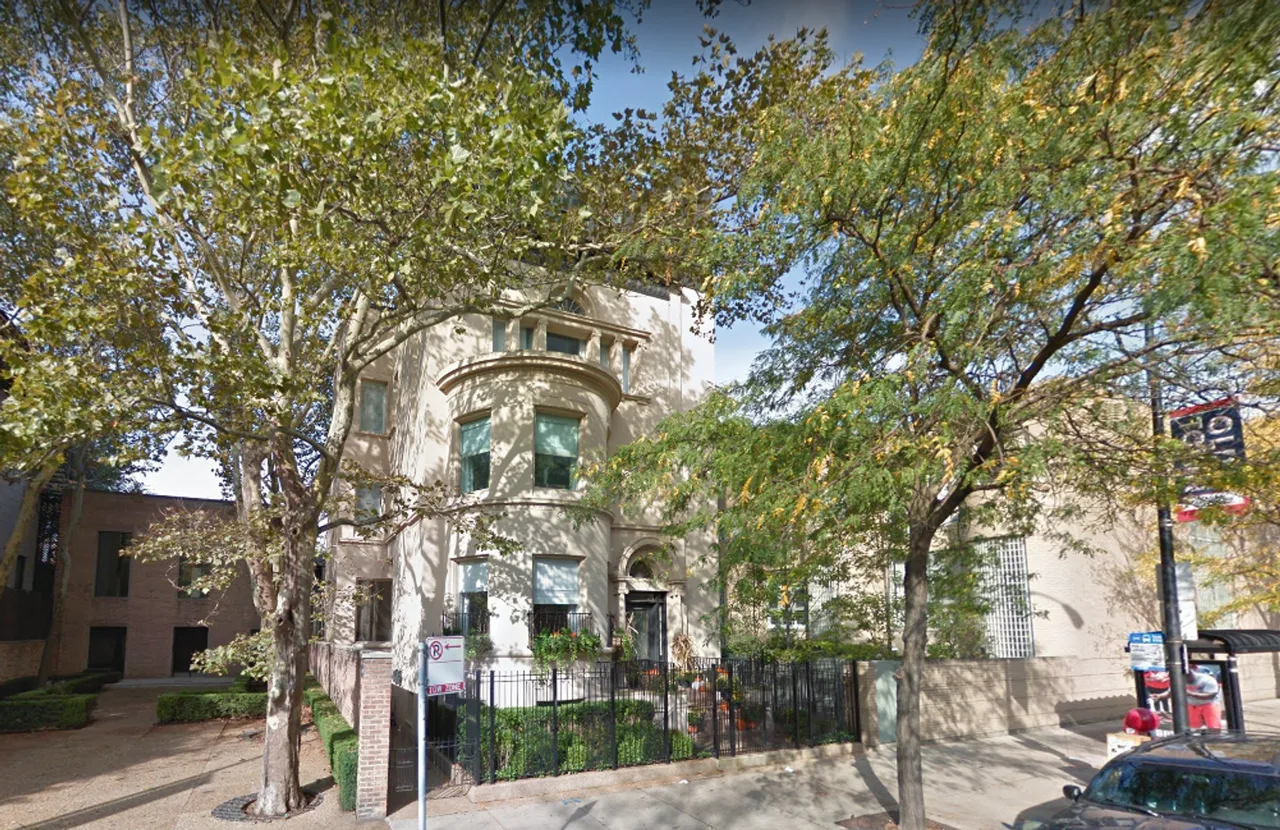 1352 North LaSalle Street, Chicago, IL 60610, USA