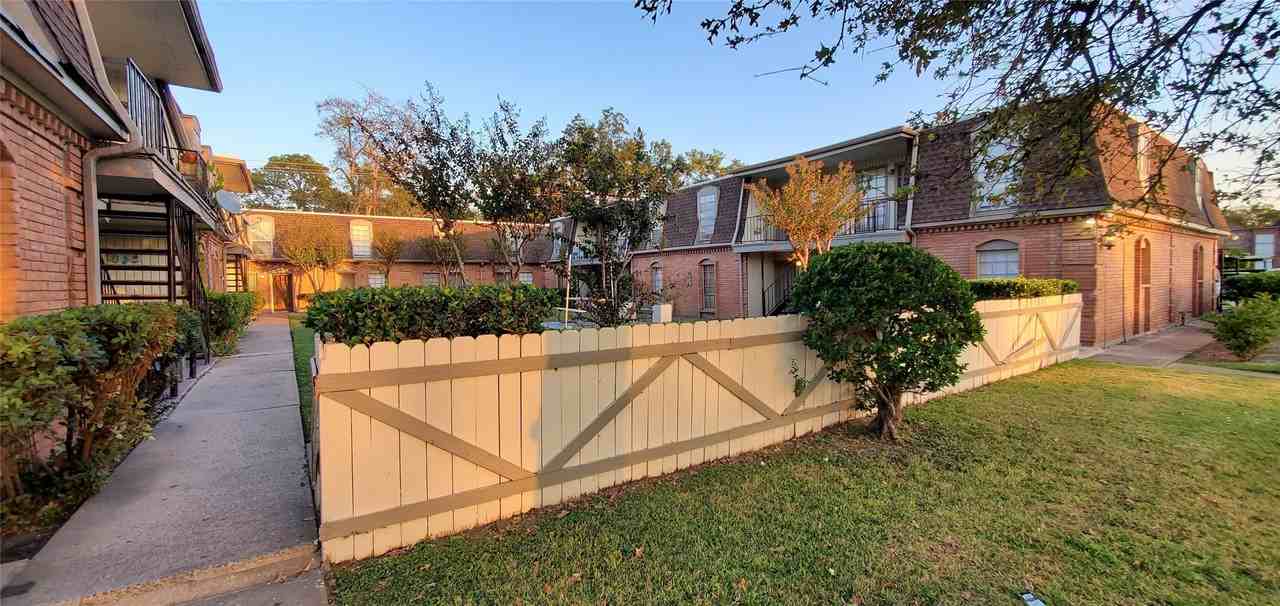 1220 Shadowdale Drive 20, Houston, TX 77043, USA
