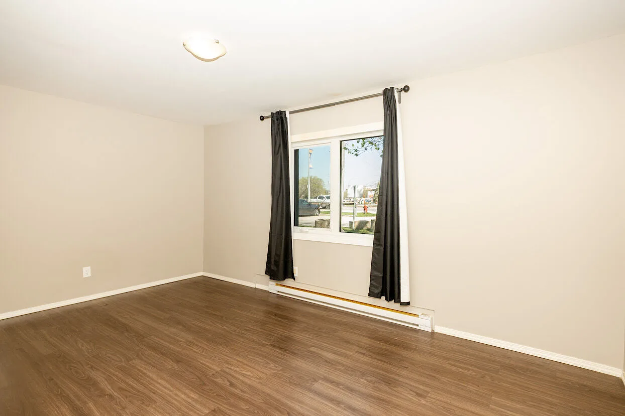 Renovated Apartment Suites with All Utilities Included (Heat, Water, Electricity) + High-Speed Internet on 12-Month Leas