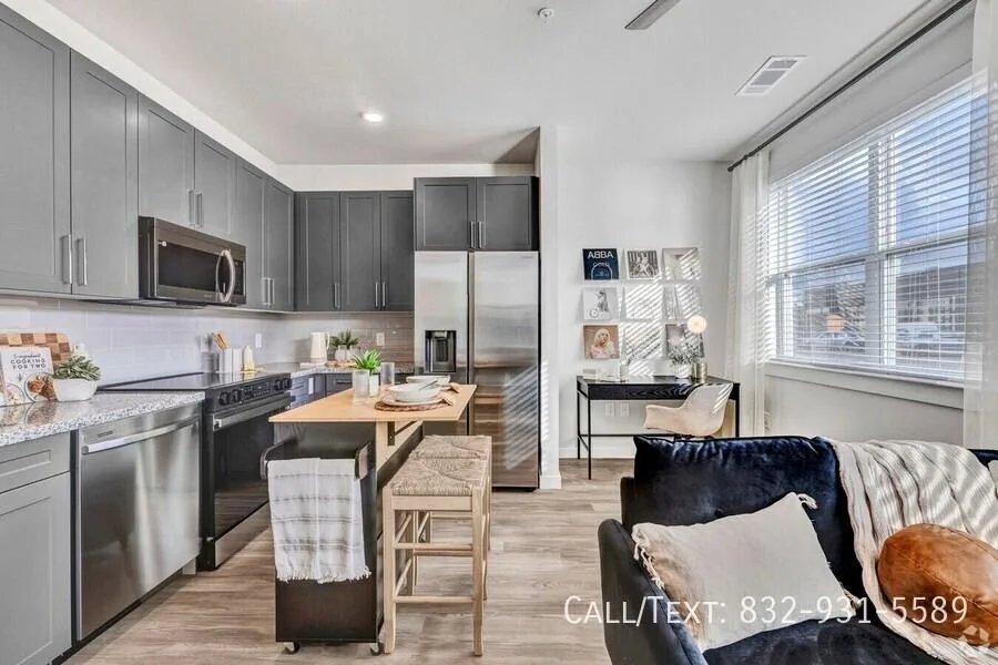 1079 Studemont Street, Houston, TX 77007, USA