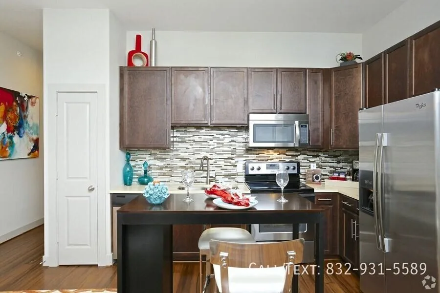 1300 Montrose Blvd, Houston, TX 77019, USA