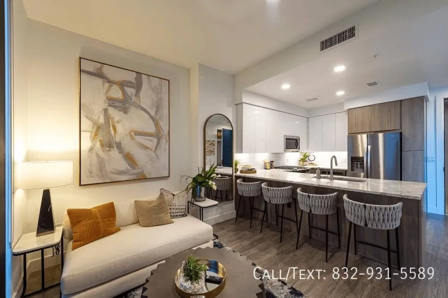 1697 Sage Rd, Houston, TX 77056, USA