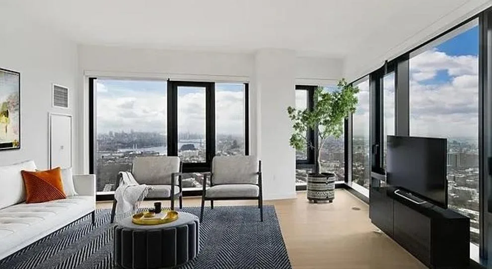 6th Ave #5011, New York, NY 11217, USA