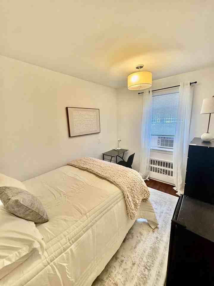 2423 Cambreleng LLC