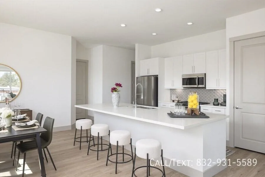 2148 Bevis St, Houston, TX 77008, USA
