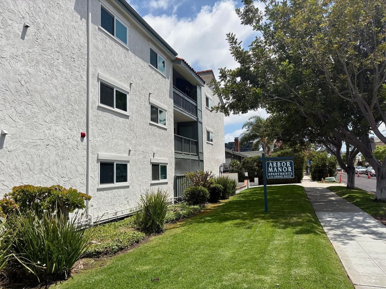 Arbor Manor Apartments