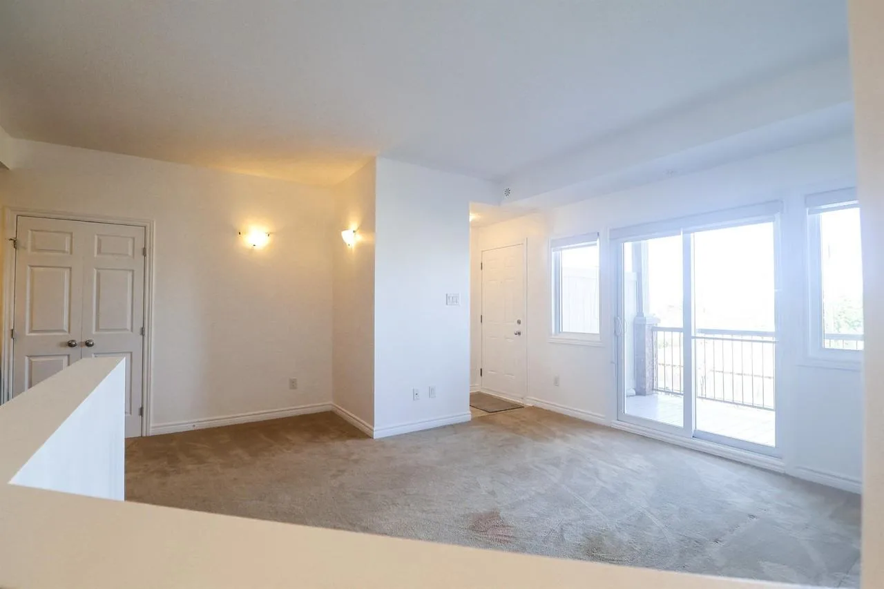 361 Wood Acres Grove, Ottawa, ON K1T 0M7, CAN