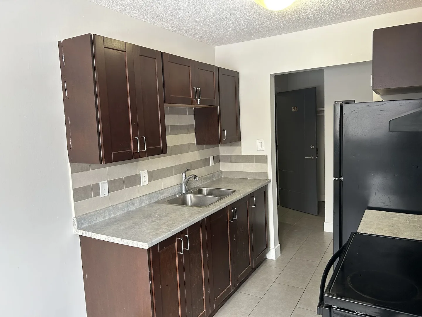 2 bedroom renovated. Walk to Whyte ave and U of A