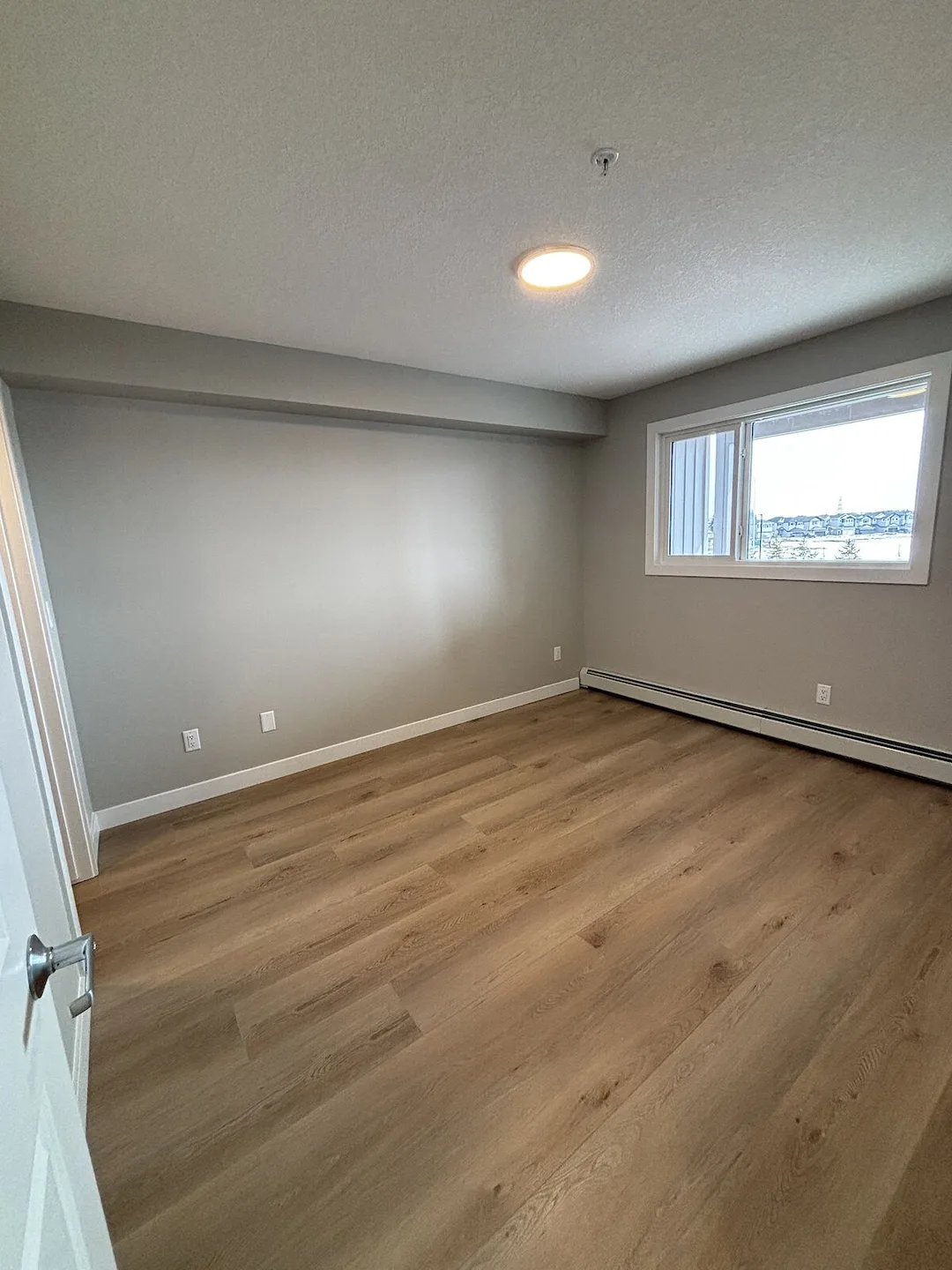 Bright 1-bedroom, 1-bathroom (PN 1163)