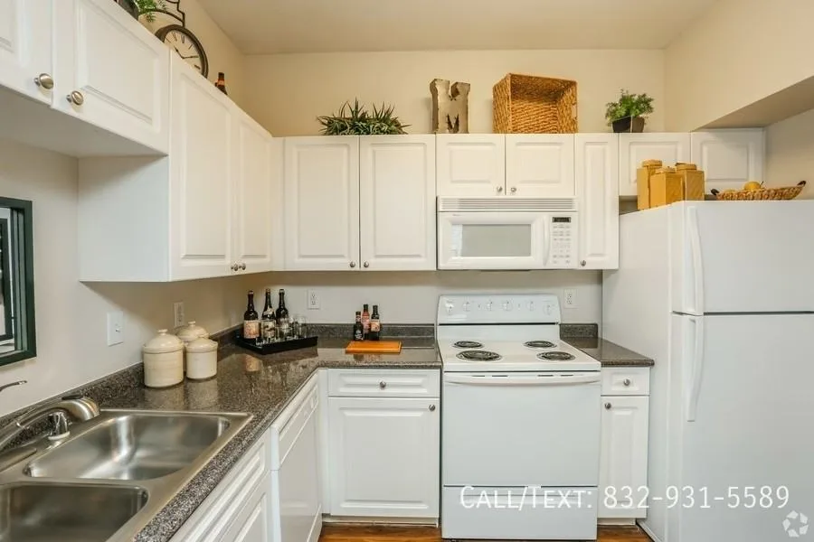 999 White St, Houston, TX 77007, USA