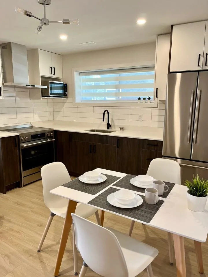 1605 West 66th Avenue, Vancouver, BC V6P 2S1, CAN