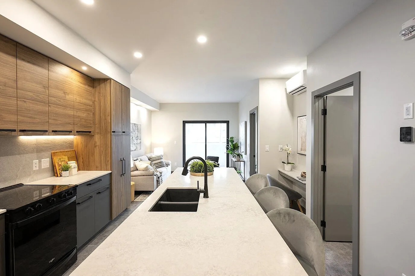 Limited Time Offer on Select Suites - 1 Month Free for 1 Bedrooms, 2 Months Free on 2 Bedrooms!