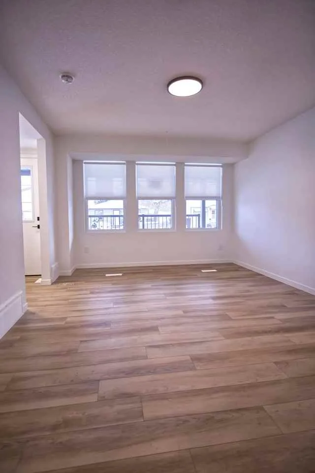 12135 46 St Nw Bsmt, Edmonton, AB T5W 2W3, CAN