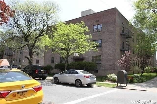 7837 Main St, Flushing, NY 11367, USA