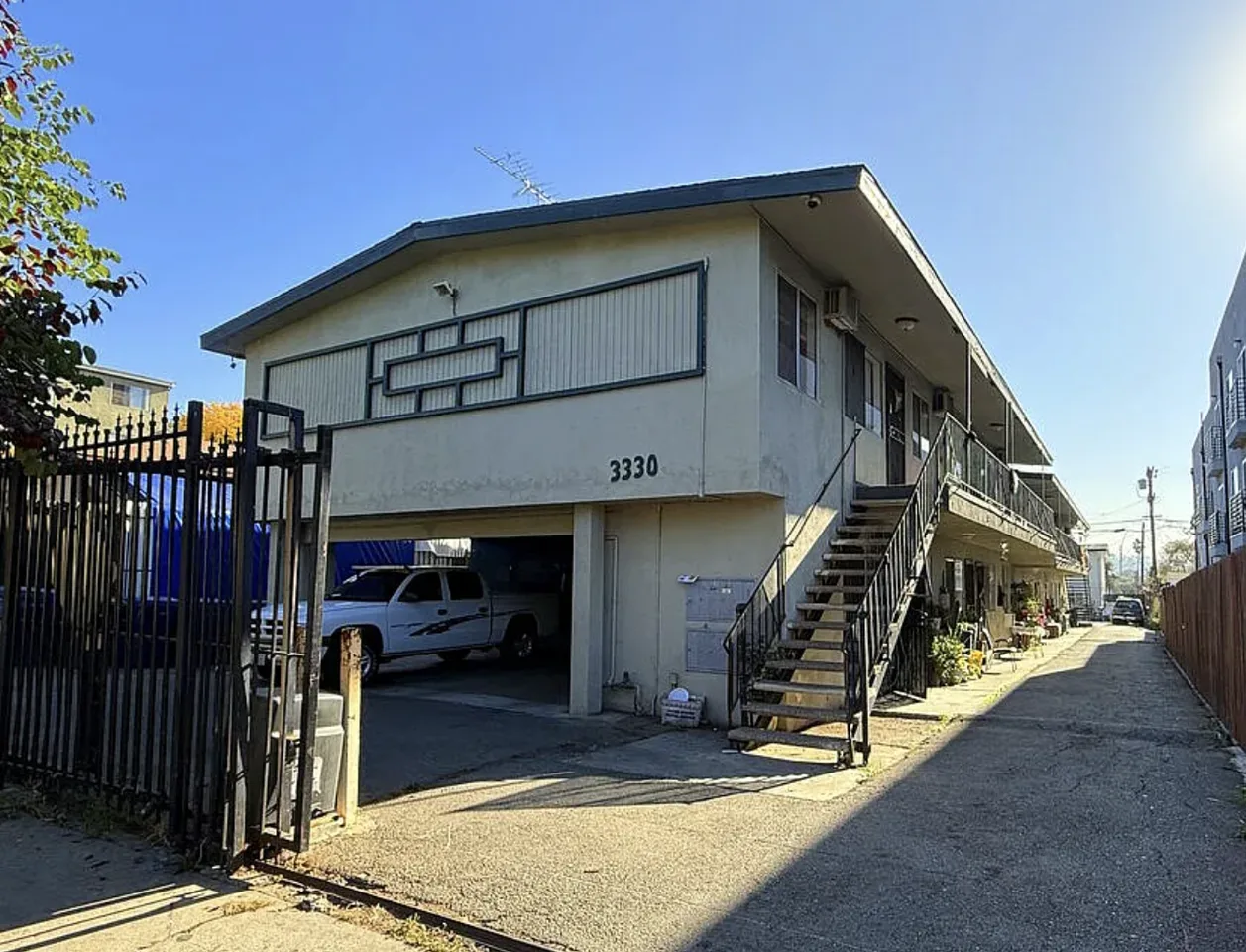 3330 Chapman Street