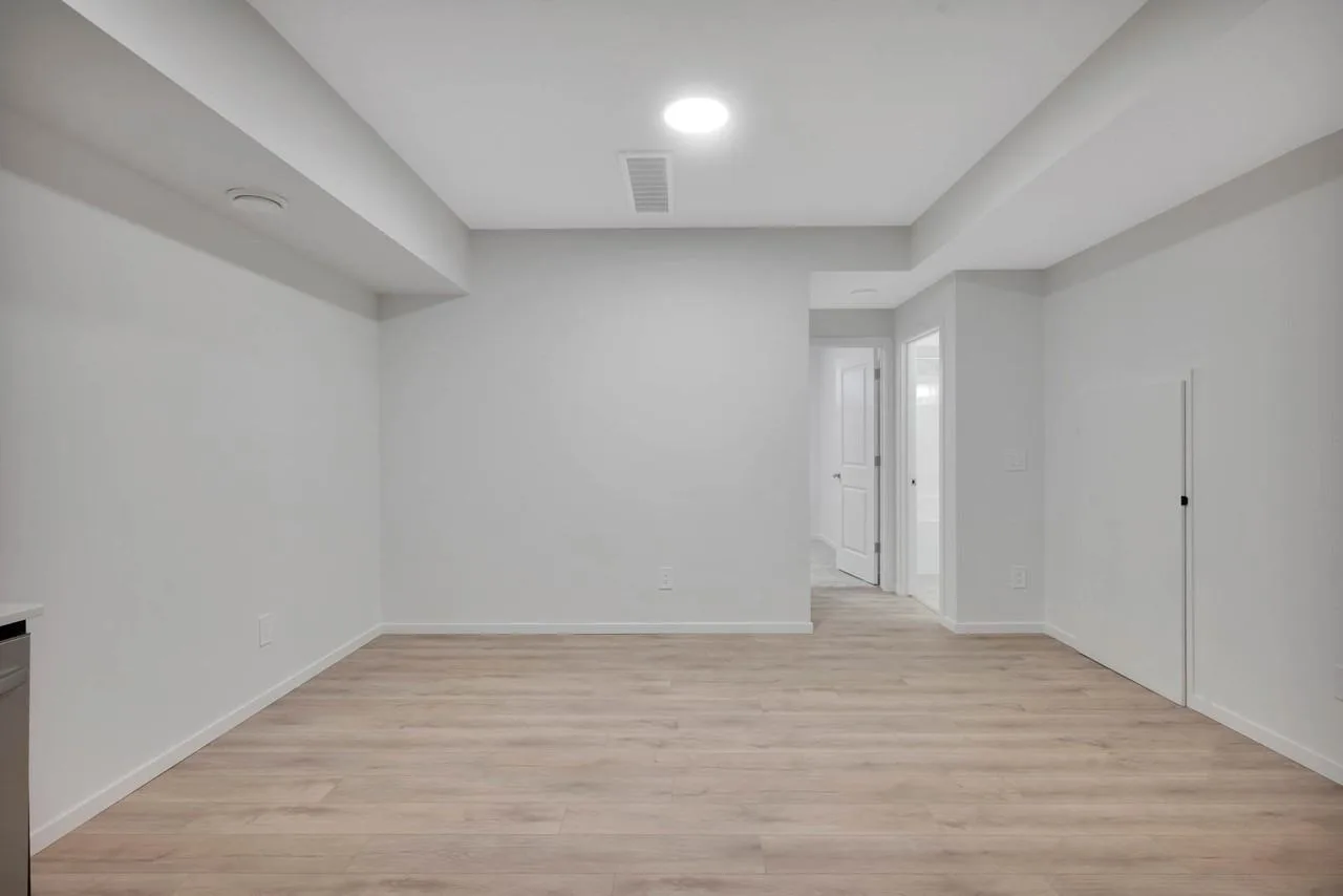 7172 Rosenthal Road NW, Edmonton, AB T5T 7X3, CAN