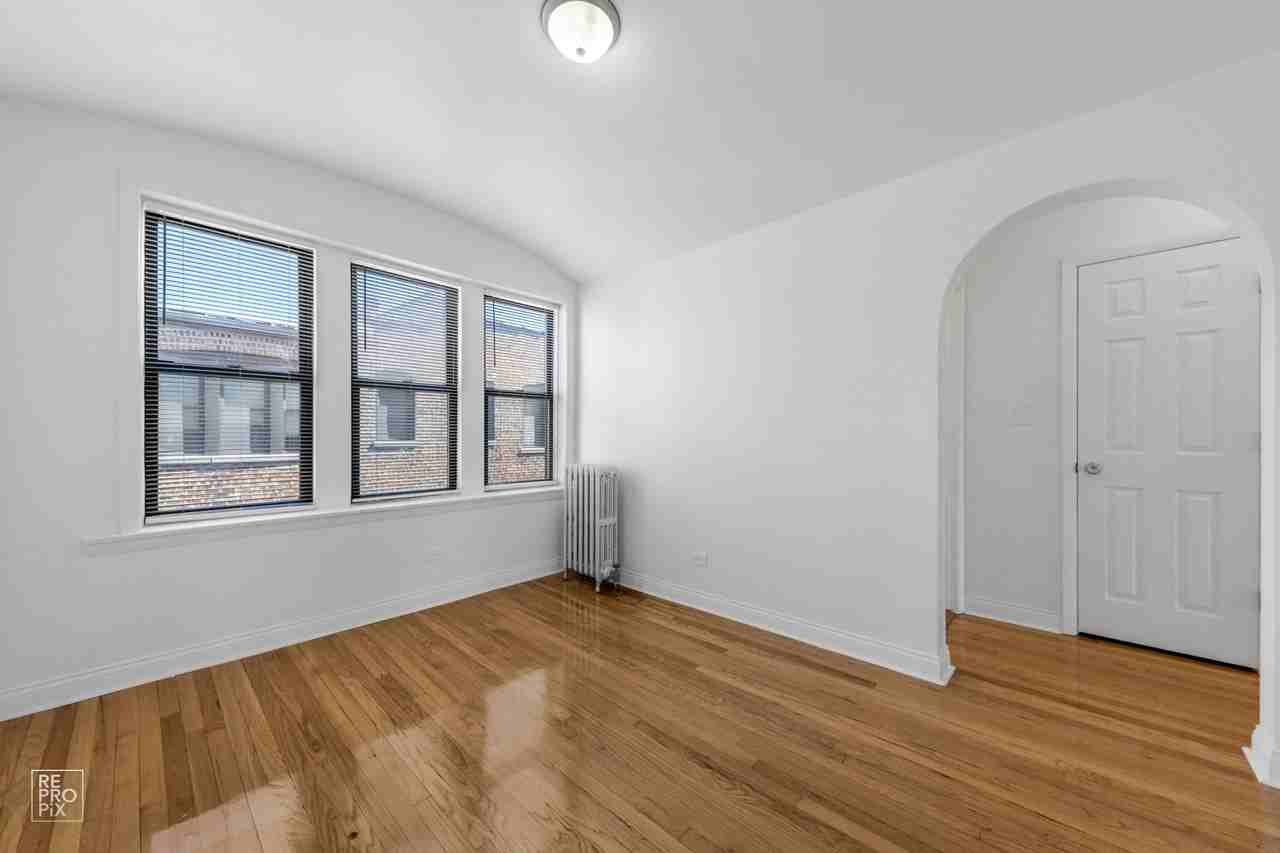 7655-7657 S East End 1704-1710 E 77th St Chicago, IL 60649