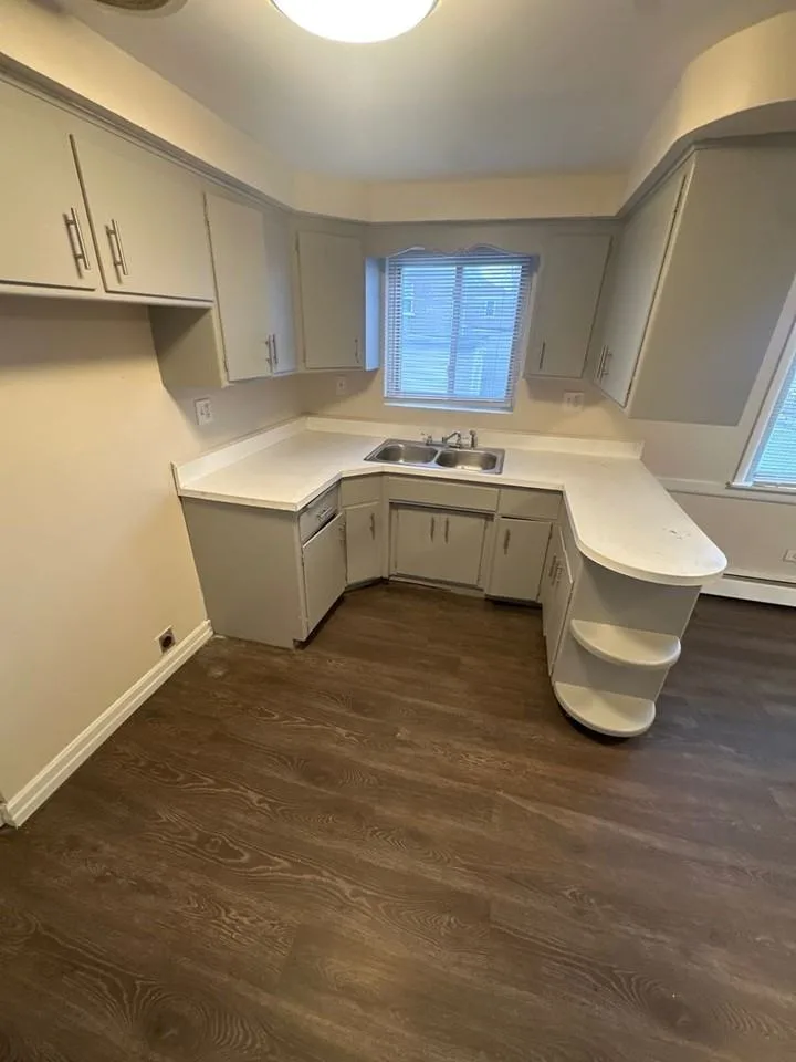8916 S Justine St LLC