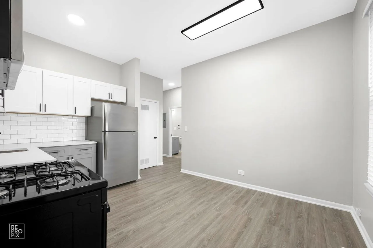 8954 S Commercial Ave Chicago, IL 60617
