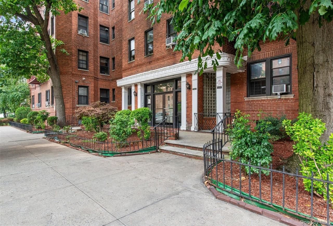 10010 67th Rd, Forest Hills, NY 11375, USA
