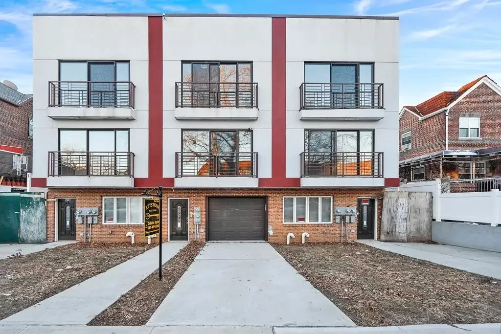694 E 38th St, Brooklyn, NY 11210, USA