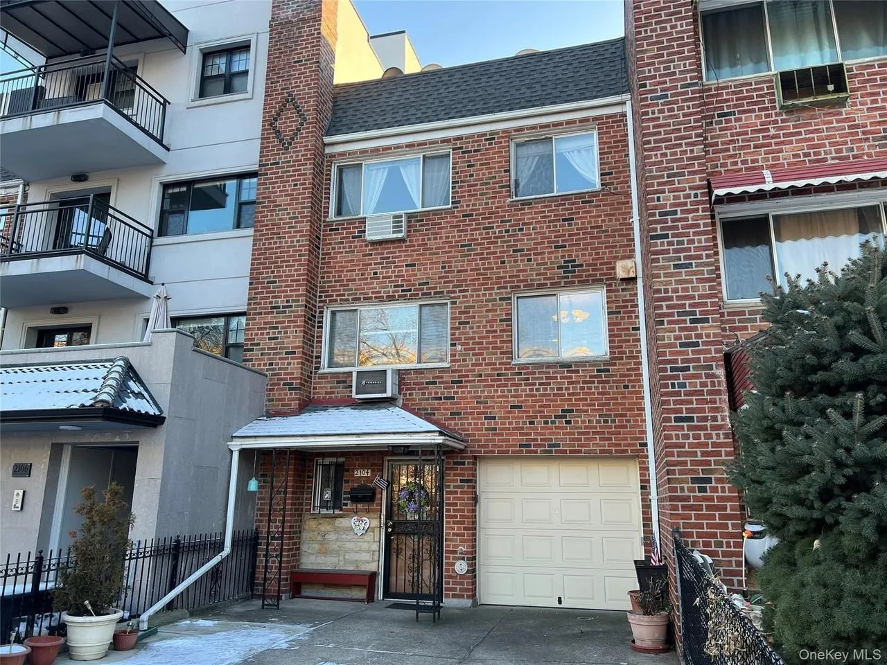 2104 Hoyt Ave S 2nd Fl, Astoria, NY 11102, USA