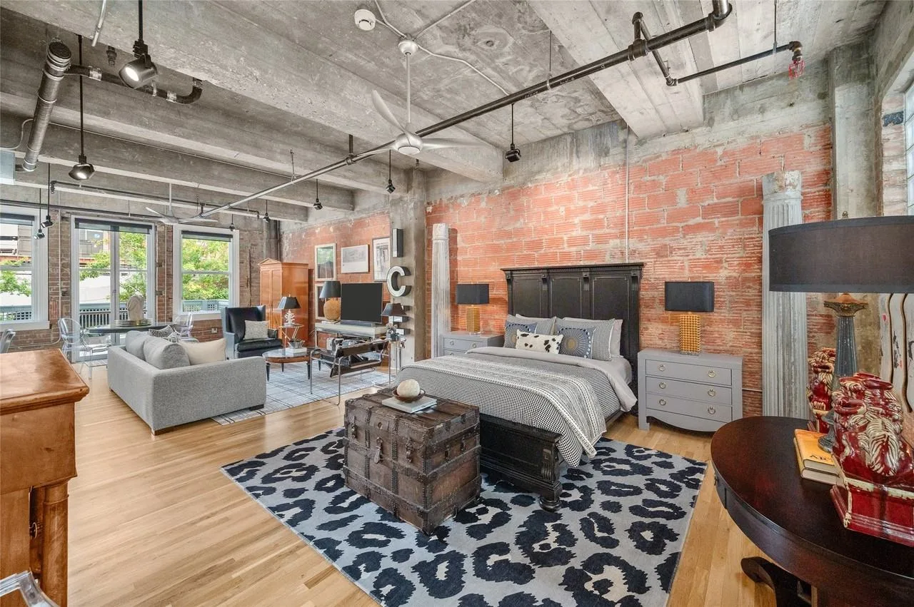 204 Travis St, Houston, TX 77002, USA