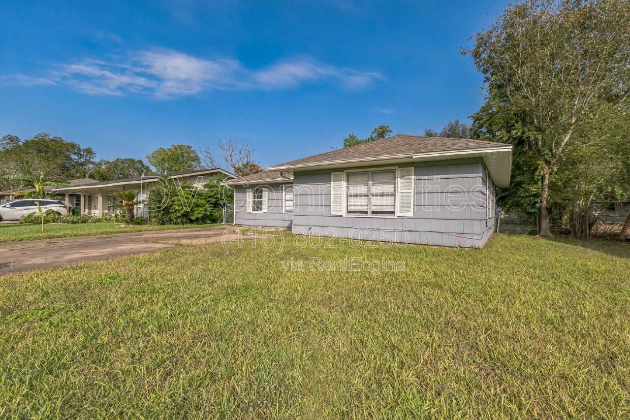 6419 Belarbor St, Houston, TX 77087, USA