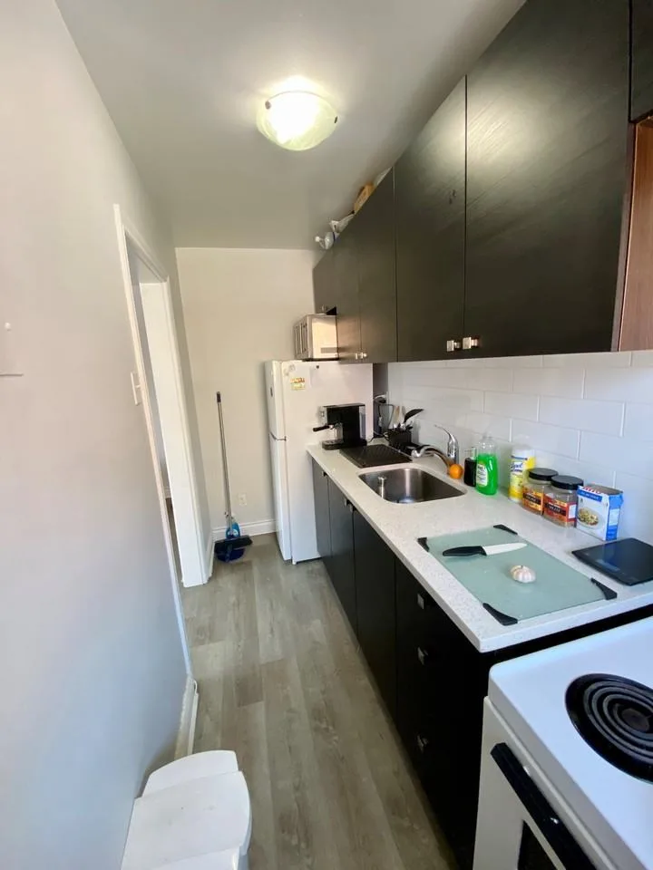 360 Dundas Street, Vanier, ON K1L 7W7, Canada