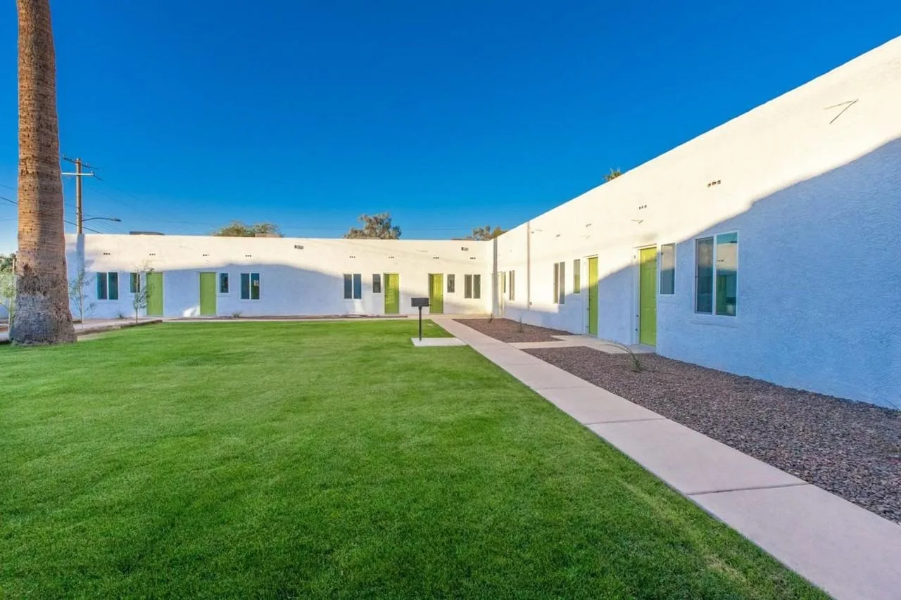 12 on 10 Apartments
