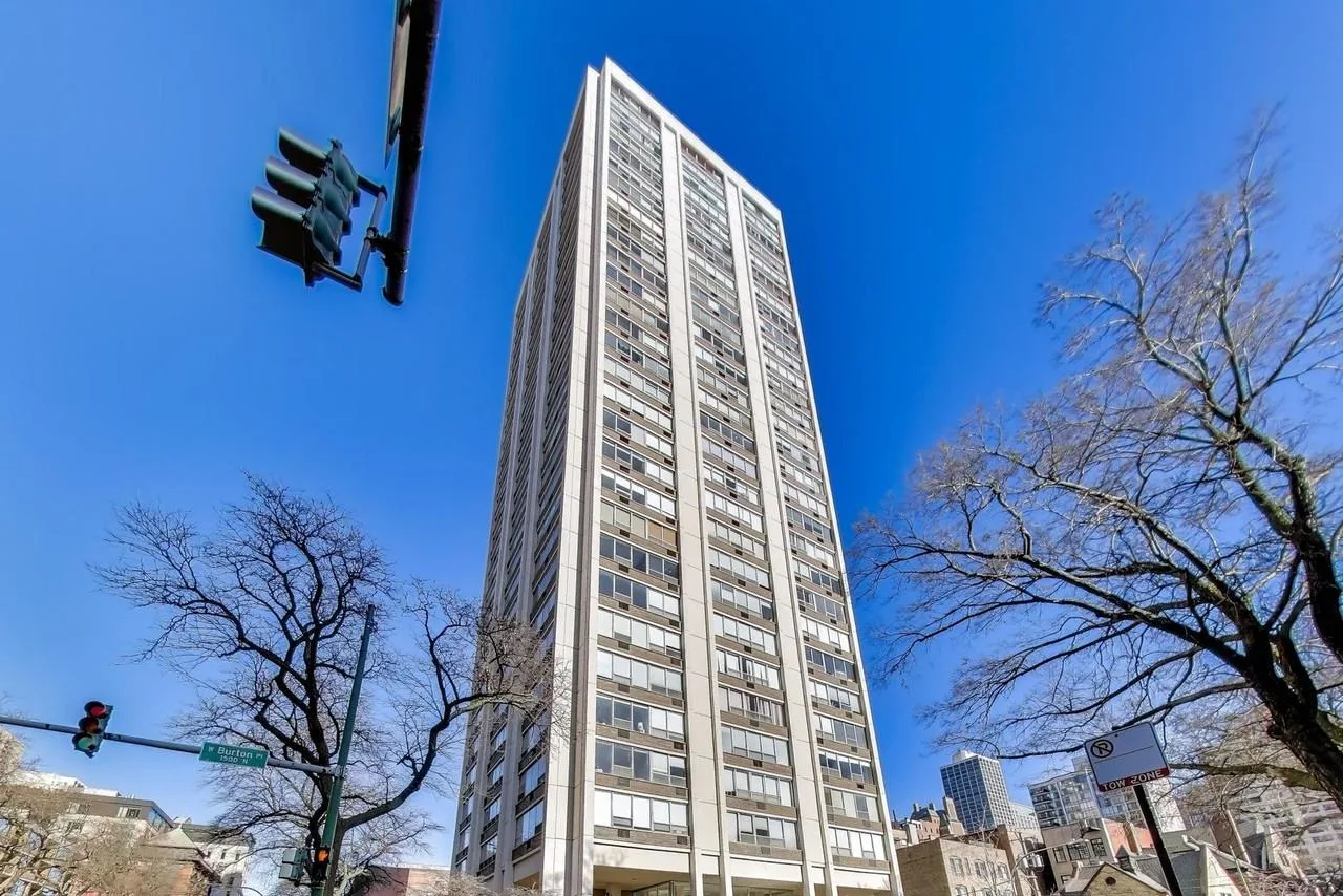 70 W Burton Place, Chicago, IL 60610, USA