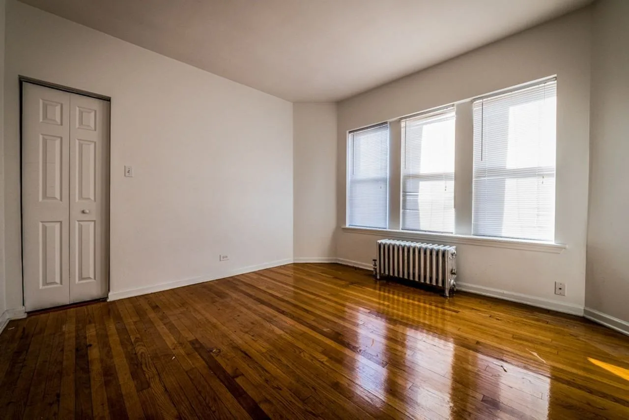 8141 S Kingston Ave Chicago, IL 60617