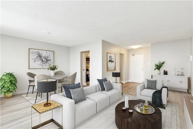 77 Davisville