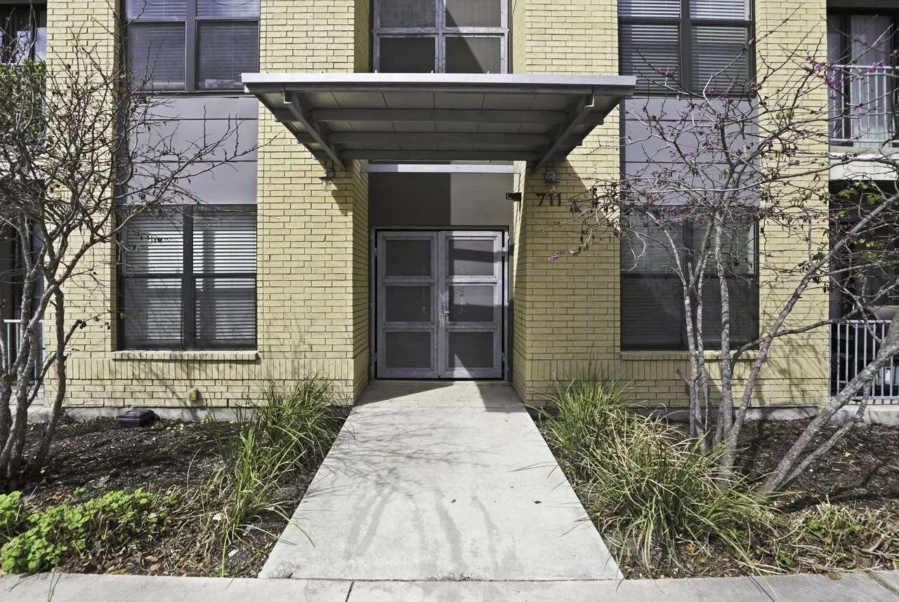 711 South Frio Street