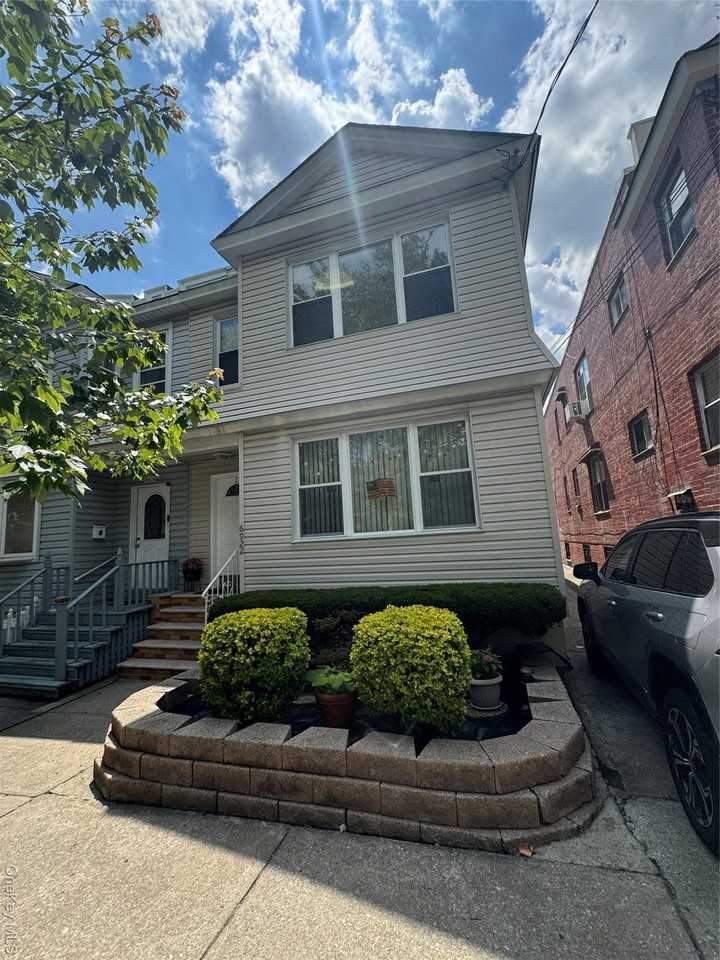 6922 64th Pl, Ridgewood, NY 11385, USA
