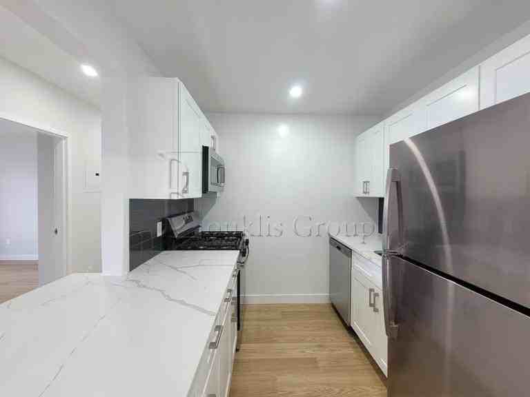 5812 Queens Blvd, Woodside, NY 11377, USA