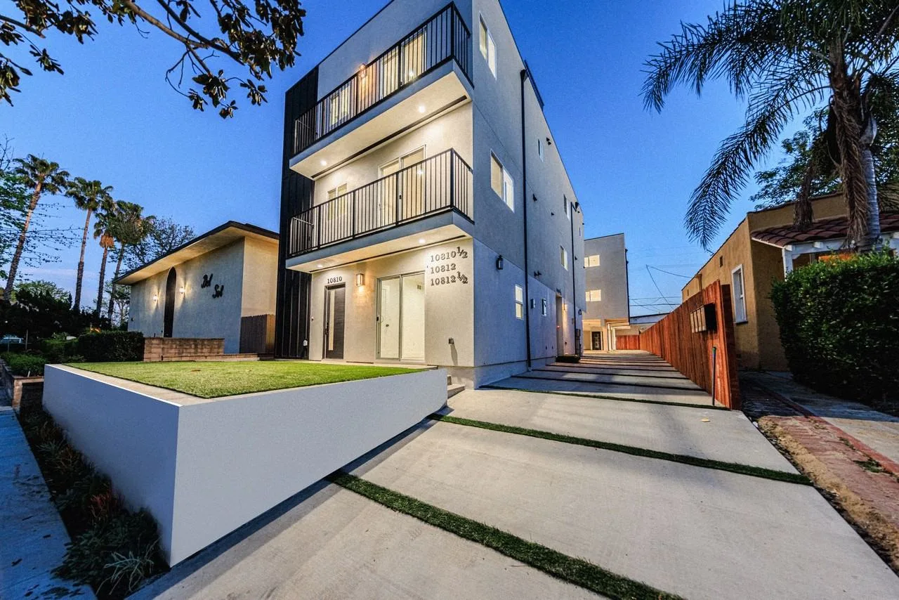 Luxury 3 & 4 Bed Townhomes | Walk to NoHo Arts District + Toluca Lake