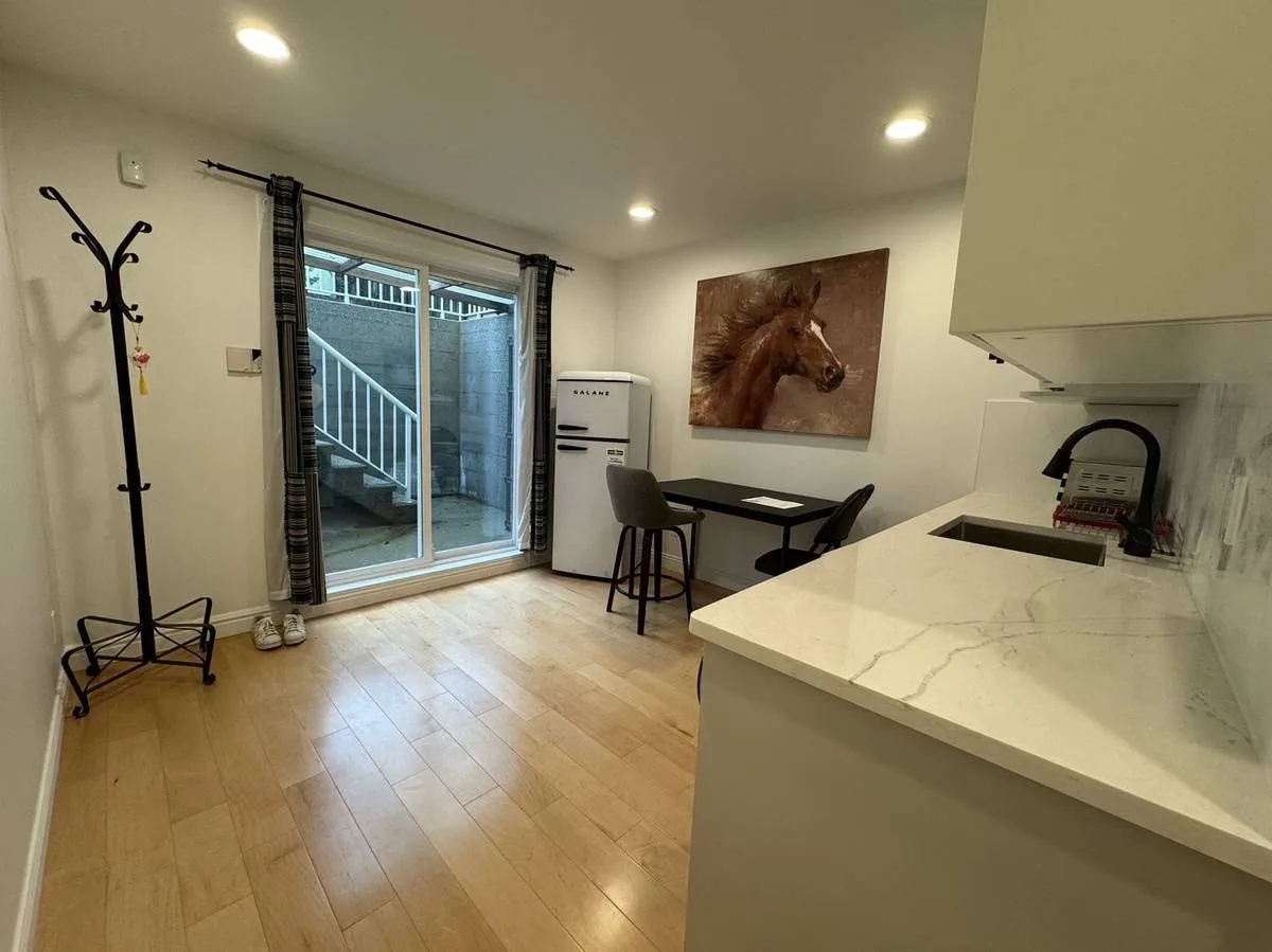 3000 West 42nd Avenue, Vancouver, BC V6N 3H2, CAN