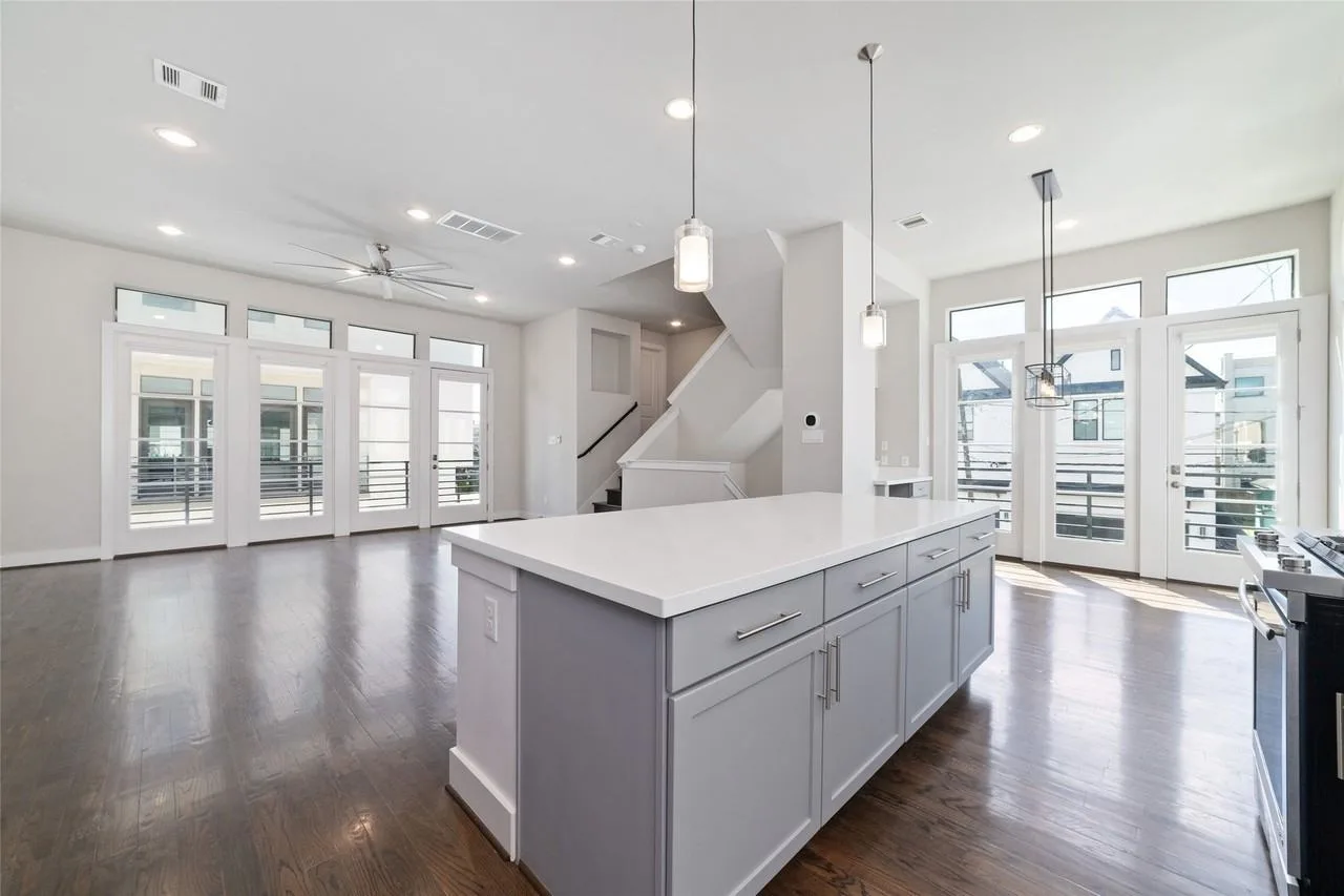 5648 Darling St, Houston, TX 77007, USA